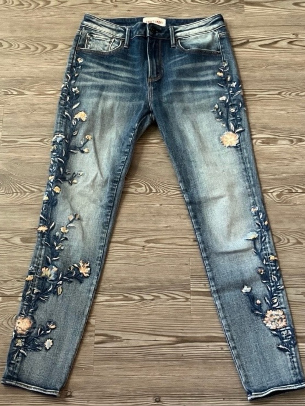 DRIFTWOOD “Jackie” Embroidered Floral Jeans . Sz 26